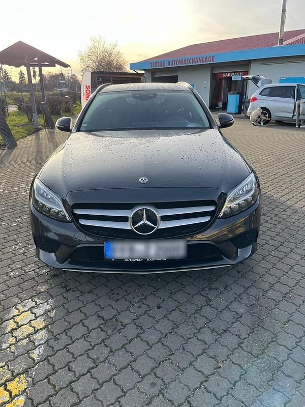 Grau Gebraucht 2020 Mercedes C220 Kombi | 17.900 € (Superpreis) - Bild 1/4