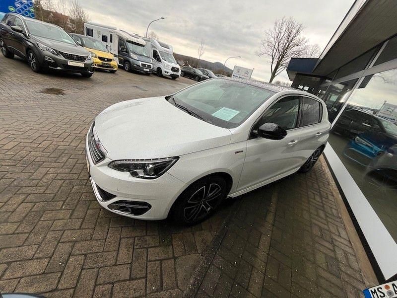 Weiß Gebraucht 2015 Peugeot 308 Allure GT-Line Limousine | 9.990 € (Etwas zu teuer) - Bild 1/4
