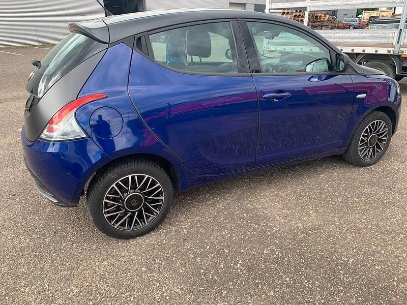 Gebraucht Lancia Ypsilon S 86 PS (63 kW) 2014 Blau Kleinwagen