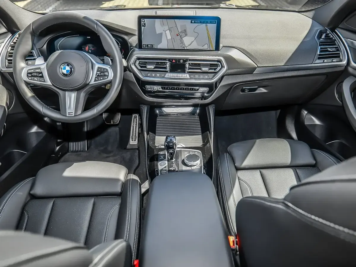 Gebraucht BMW X4 M Sport 190 PS (139 kW) 2025 Schwarz SUV