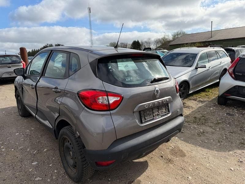 Używany Renault Captur Dynamique 90 KM (66 kW) 2016 Szary SUV