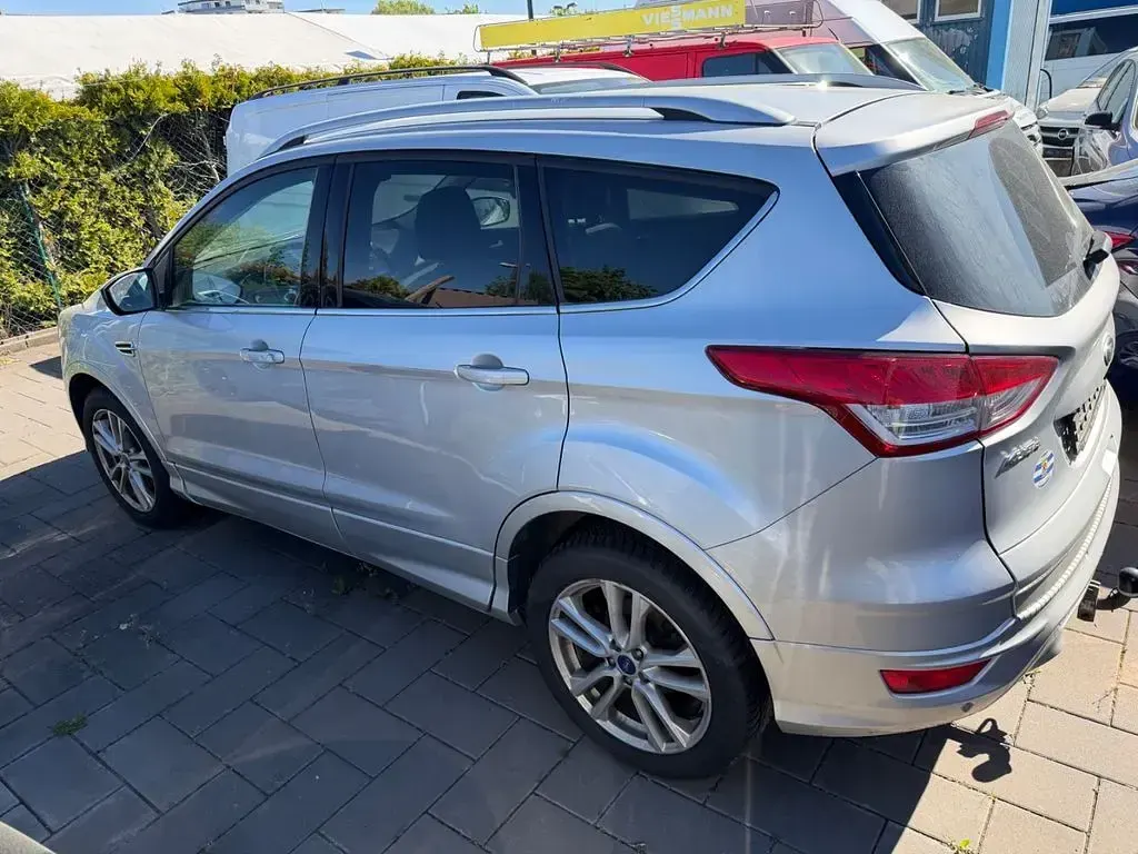 Gebraucht Ford Kuga Individual 150 PS (110 kW) 2015 Silber SUV