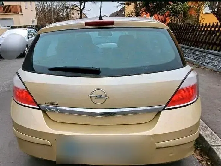 Gebraucht Opel Astra 80 PS (58 kW) 2004 Gold Limousine