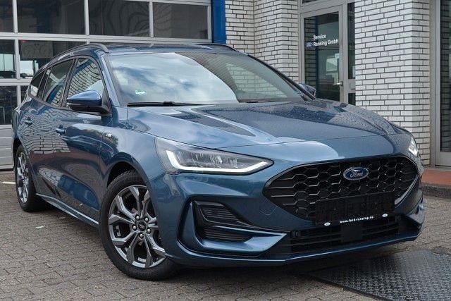 Blau Gebraucht 2024 Ford Focus ST-Line Limousine | 24.385 € (Fairer Preis) - Bild 1/4