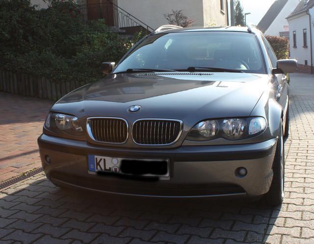 Grau metallic Gebraucht 2003 BMW 330 Kombi | 9.900 € (Teuer) - Bild 1/4
