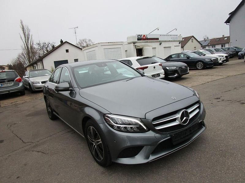 Gebraucht Mercedes C200 Avantgarde 160 PS (117 kW) 2020 Grau Limousine