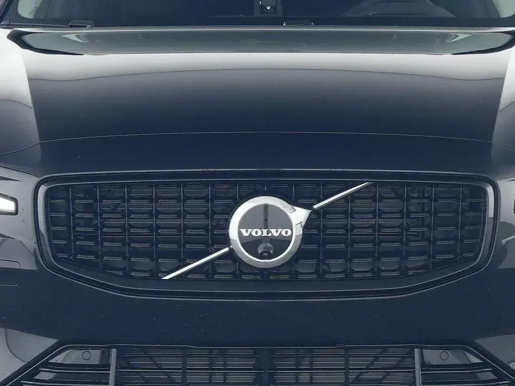 Gebraucht Volvo V60 Plus 197 PS (144 kW) 2025 Schwarz Kombi