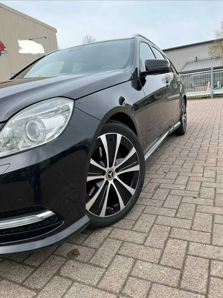 Gebraucht Mercedes E300 231 PS (169 kW) 2012 Schwarz Kombi