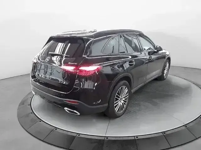 Gebraucht Mercedes GLC220 AMG 197 PS (144 kW) 2024 Obsidianschwarz (metallic) SUV