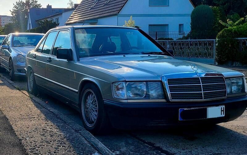 Grau Gebraucht 1985 Mercedes 190 Sportline Limousine | 7.000 € - Bild 1/4