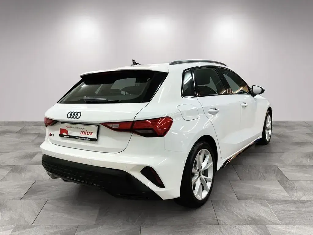 Gebraucht Audi A3 S-Line 150 PS (110 kW) 2024 Arkonaweiß Limousine