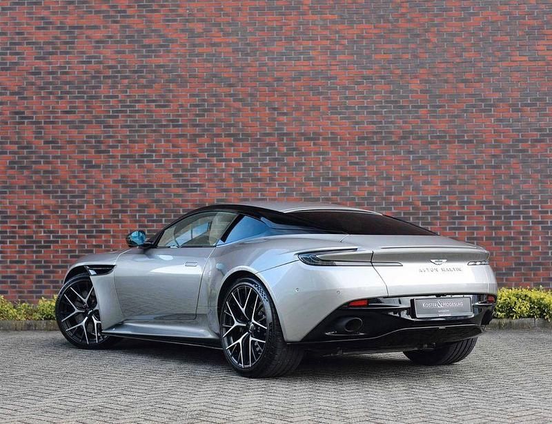 Gebraucht Aston Martin DB12 678 PS (498 kW) 2023 Silber Coupé