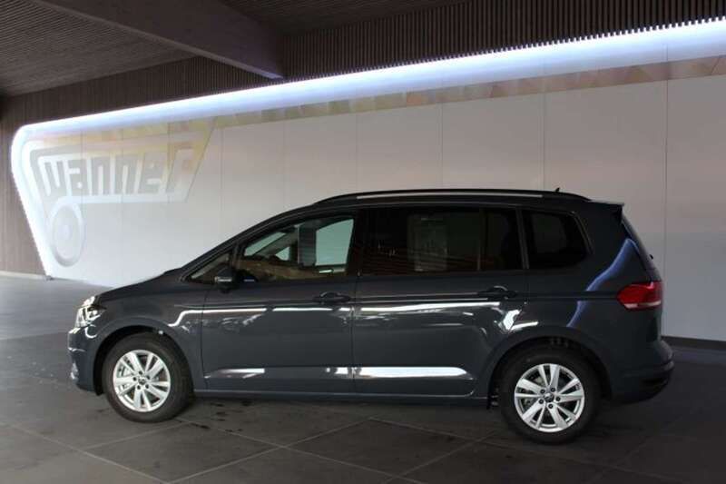 Delfingraumetallic Neu 2024 VW Touran Comfortline Van / Kleinbus | 36.440 € - Bild 1/4