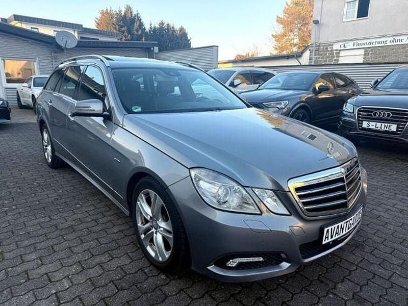 Gebraucht Mercedes E250 Avantgarde 204 PS (150 kW) 2011 Silber Limousine