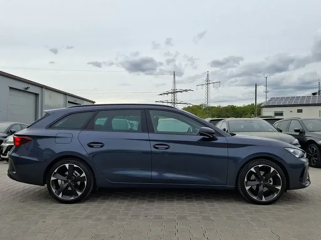 Używany Cupra Leon 150 KM (110 kW) 2025 Szary Sedan/Limuzyna