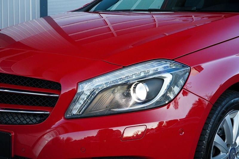 Gebraucht Mercedes A180 122 PS (89 kW) 2015 Rot Kleinwagen