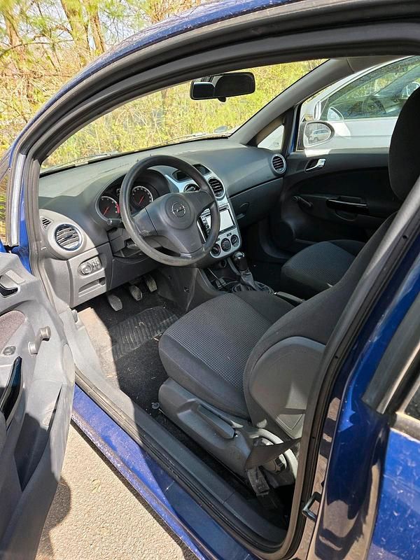 Second-hand Opel Corsa 75 CP (55 kW) 2012 Albastru Hatchback