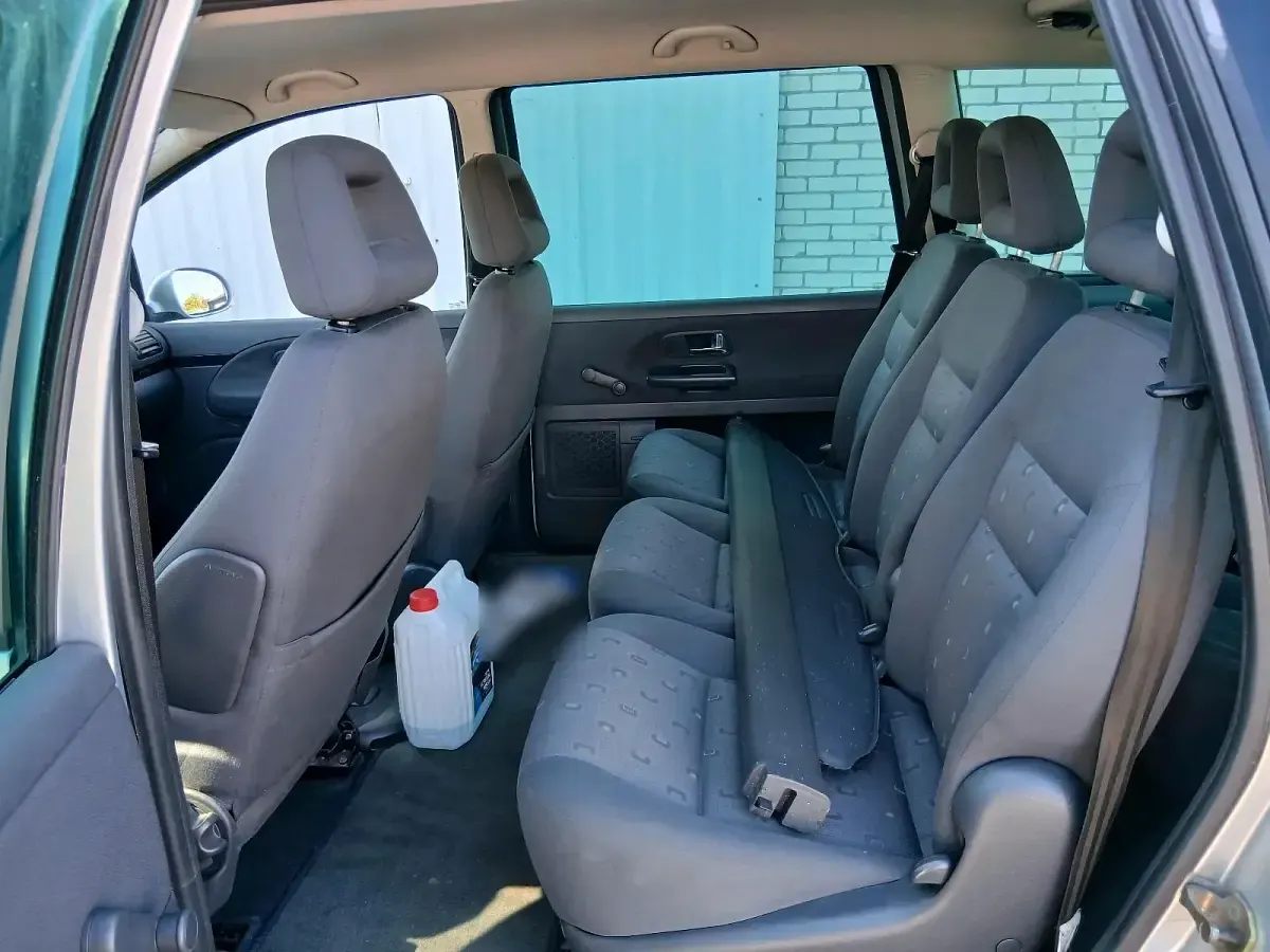 Second-hand VW Sharan 116 CP (85 kW) 2005 Argintiu Monovolum