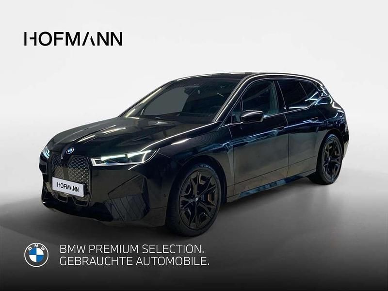Saphirschwarz metallic Gebraucht 2022 BMW iX Sport Line SUV | 48.303 € (Teuer) - Bild 1/3