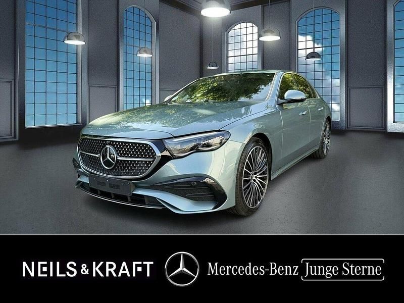 Silber Gebraucht 2024 Mercedes E300 AMG Limousine | 62.970 € - Bild 1/4