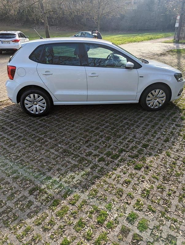 Gebraucht VW Polo LOUNGE 60 PS (44 kW) 2015 Weiß Kleinwagen