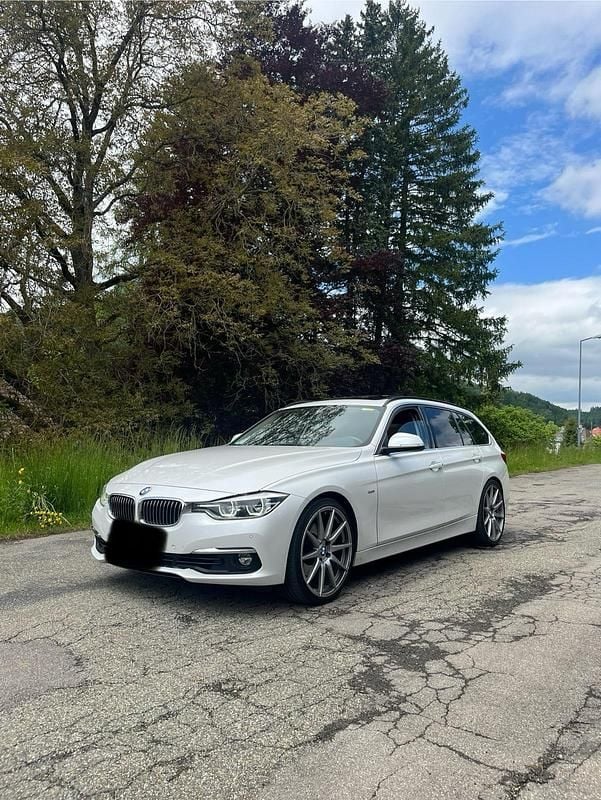 Weiß Gebraucht 2016 BMW 330 Luxury Line Kombi | 14.899 € (Etwas zu teuer) - Bild 1/4