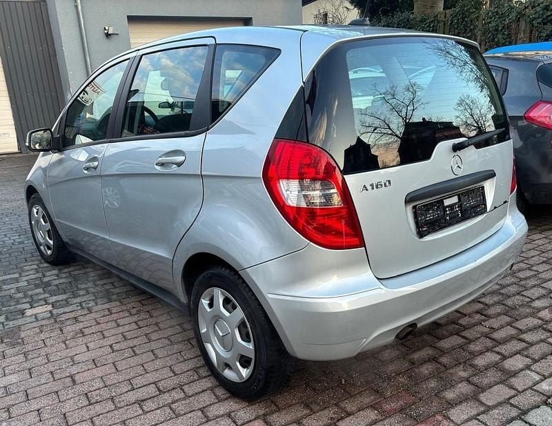Używany Mercedes A160 95 KM (69 kW) 2011 Srebrny Hatchback