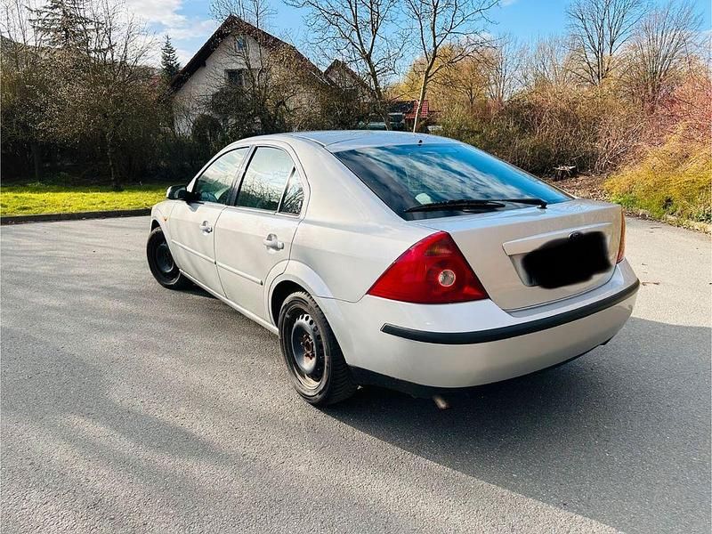 Gebraucht Ford Mondeo Ghia 125 PS (91 kW) 2003 Silber Limousine