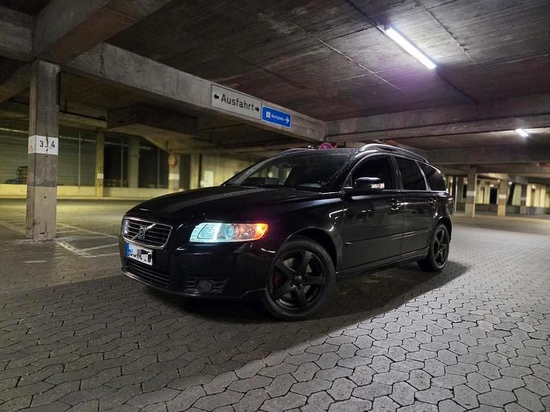 Schwarz Gebraucht 2007 Volvo V50 Kombi | 5.000 € (Etwas zu teuer) - Bild 1/4