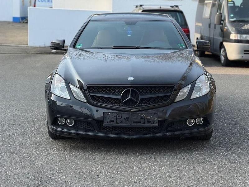 Gebraucht Mercedes E250 204 PS (150 kW) 2010 Schwarz Coupé