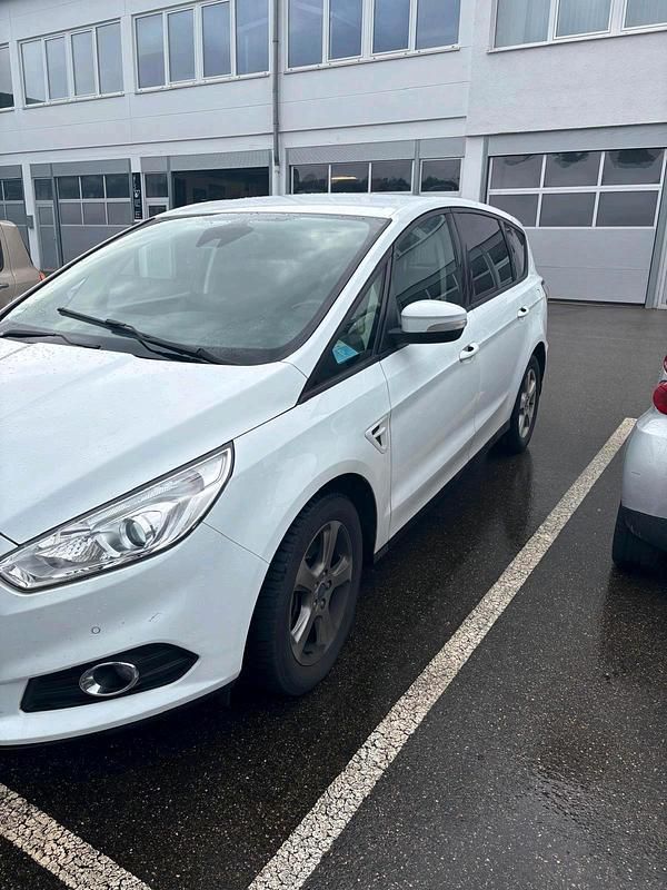 Weiß Gebraucht 2017 Ford S-MAX Van / Kleinbus | 16.500 € (Fairer Preis) - Bild 1/4