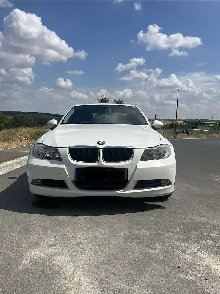 Gebraucht BMW 318 143 PS (105 kW) 2008 Weiß Limousine