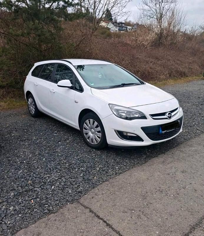 Gebraucht Opel Astra 131 PS (96 kW) 2013 Weiß Kombi