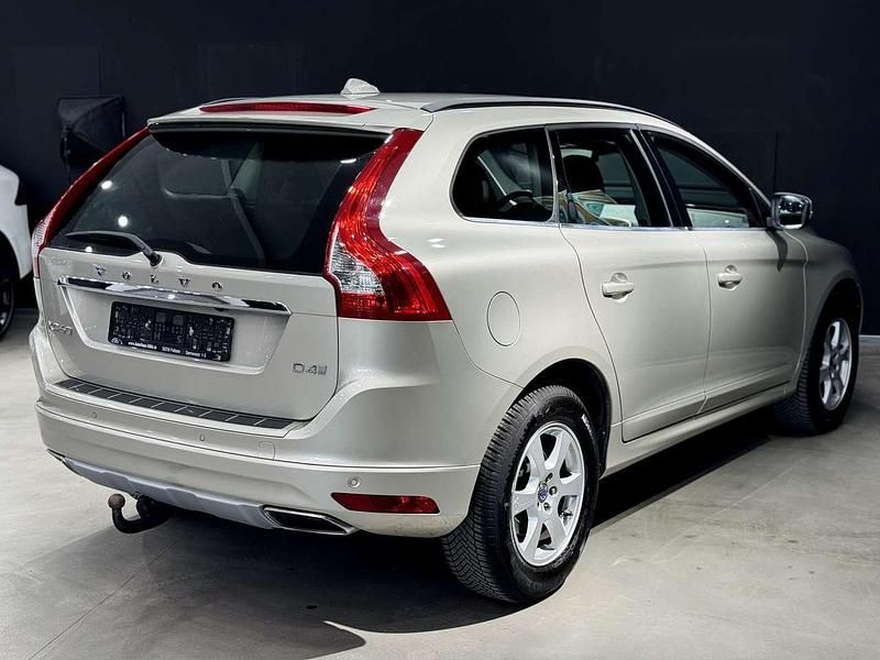 Gebraucht Volvo XC60 Kinetic 190 PS (139 kW) 2016 Luminous sand / metallic SUV