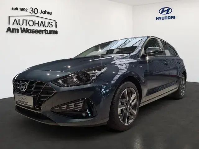 Teal blue / met Neu 2024 Hyundai i30 Trend Limousine | 23.999 € (Fairer Preis) - Bild 1/4