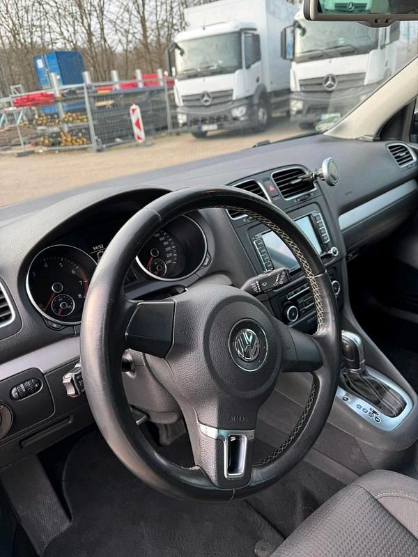 Gebraucht VW Golf VI 105 PS (77 kW) 2011 Schwarz Kleinwagen