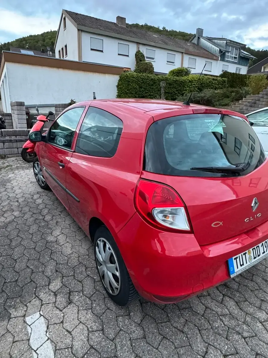 Używany Renault Clio III 75 KM (55 kW) 2012 Coupe