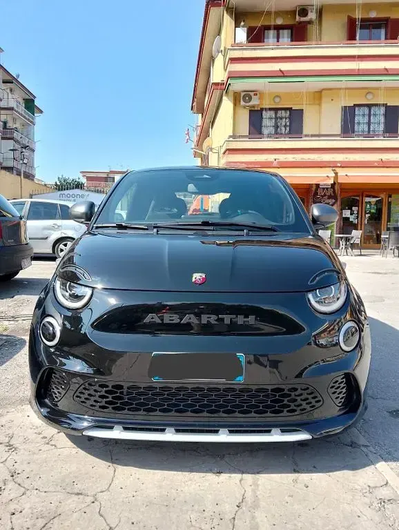 Gebraucht Abarth 500e 114 kW (155 PS) 2024 Schwarz Kleinwagen