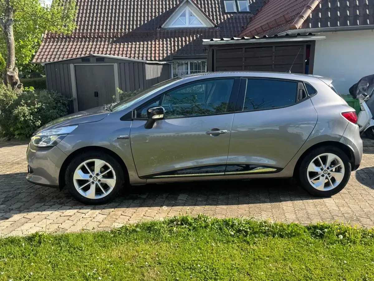 Gebraucht Renault Clio 90 PS (66 kW) 2015 Grau Limousine