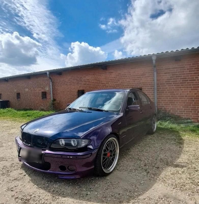 Violet Gebraucht 2002 BMW 320 Limousine | 2.700 € - Bild 1/4
