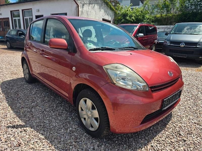 Rot Gebraucht 2006 Daihatsu Sirion Kleinwagen | 800 € (Superpreis) - Bild 1/4