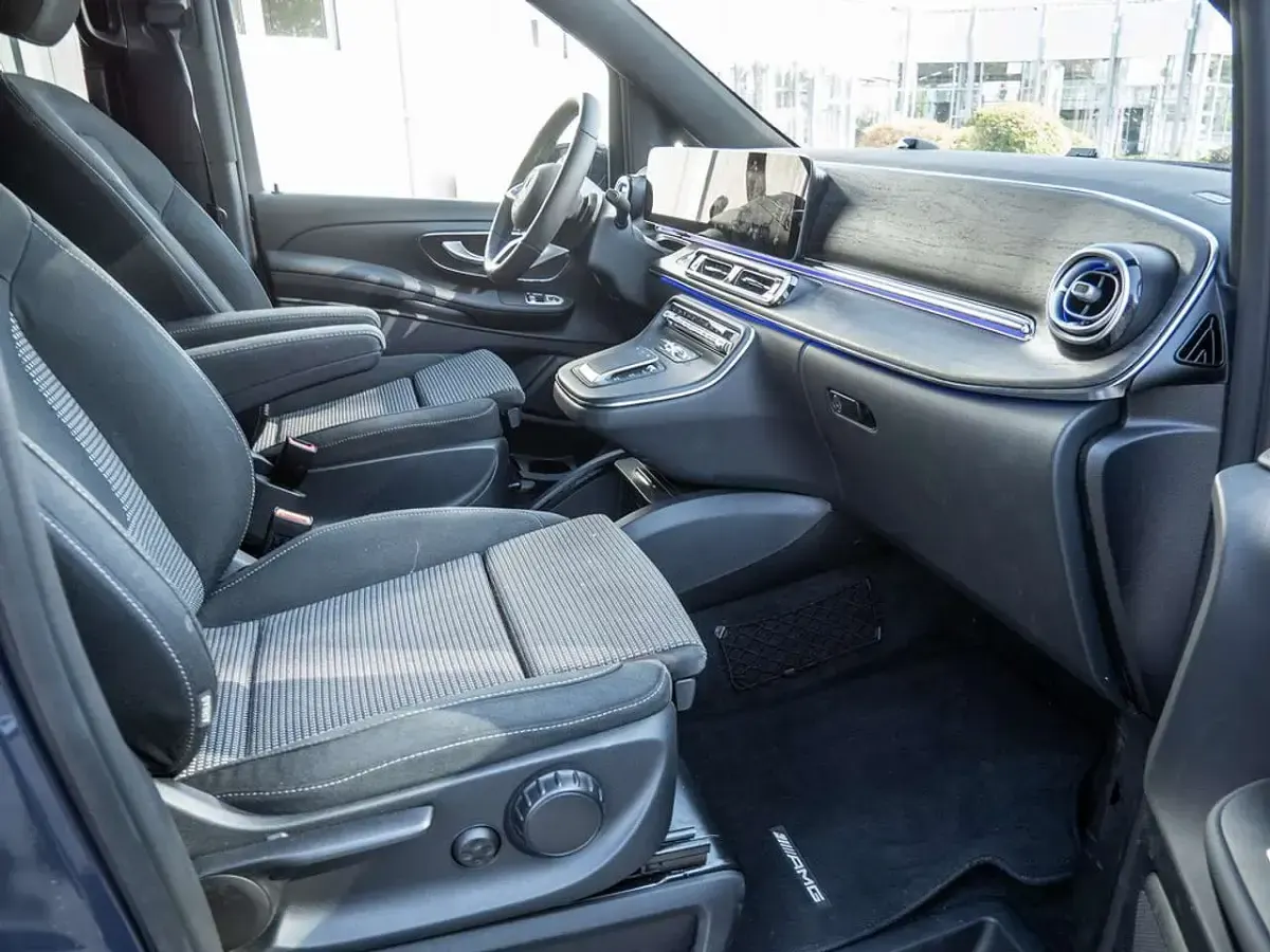 Gebraucht Mercedes V300 Style 237 PS (174 kW) 2026 Blau / sodalithblau Van / Kleinbus