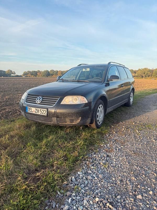 Schwarz Gebraucht 2001 VW Passat Kombi | 700 € (Superpreis) - Bild 1/3