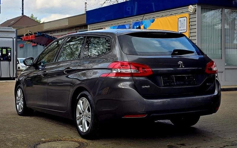 Gebraucht Peugeot 308 Active 120 PS (88 kW) 2016 Grau Kombi
