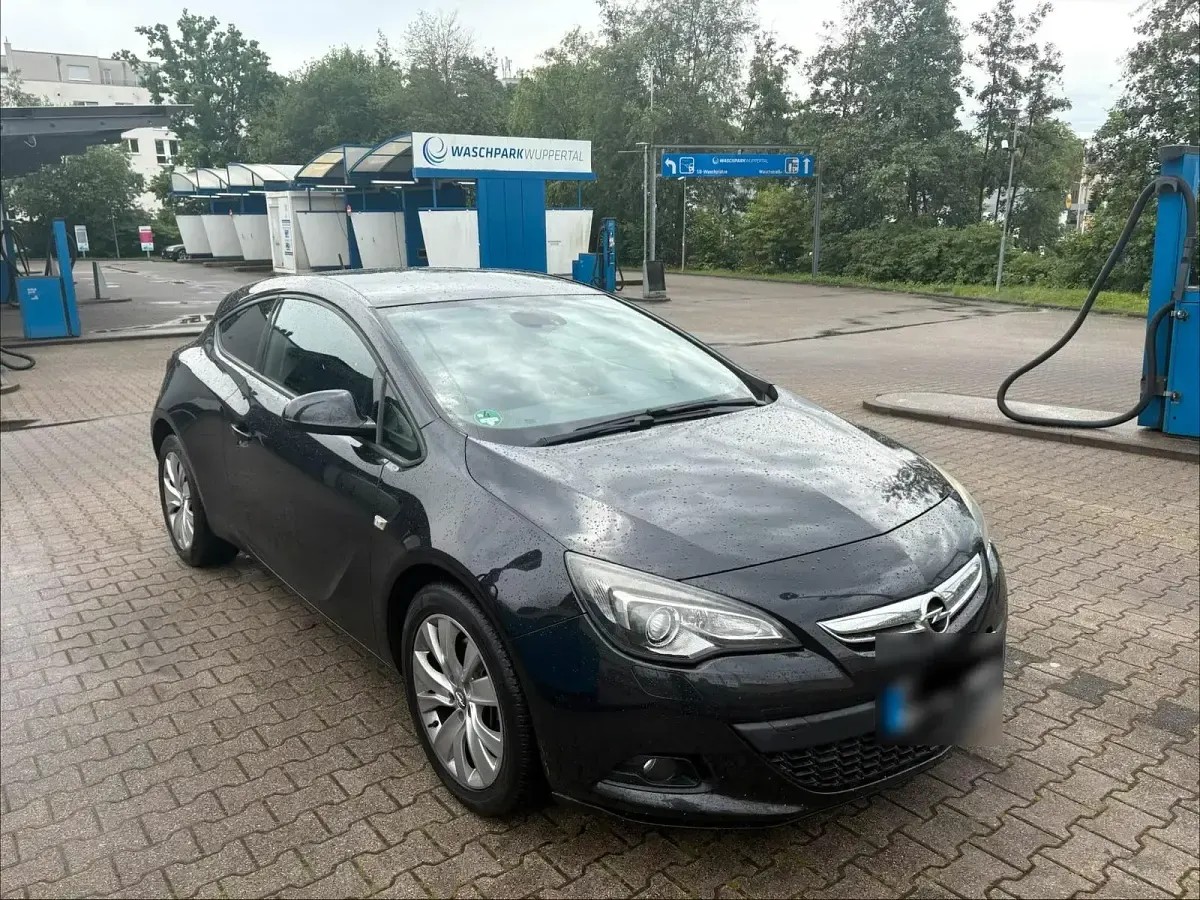 Gebraucht Opel Astra GTC Edition 101 PS (74 kW) 2012 Schwarz Coupé