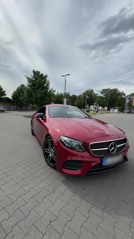 Rot Gebraucht 2019 Mercedes E220 Coupé | 33.000 € (Guter Preis) - Bild 1/4