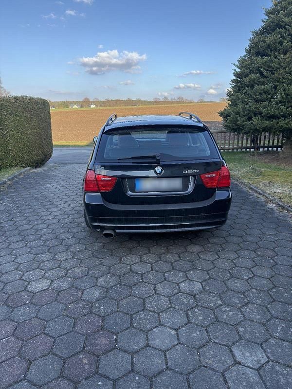 Gebraucht BMW 320 170 PS (125 kW) 2008 Schwarz Kombi