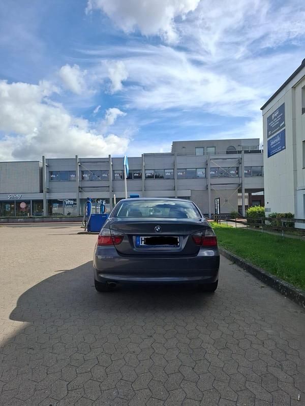 Gebraucht BMW 318 129 PS (94 kW) 2006 Grau Limousine
