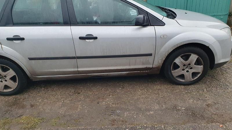 Second-hand Ford Focus 116 CP (85 kW) 2006 Argintiu Break