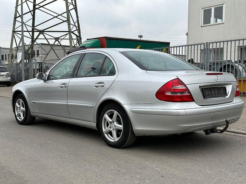 Gebraucht Mercedes E200 Classic 122 PS (89 kW) 2004 Silber Limousine